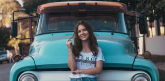 Jak zrobić dziury w spodniach