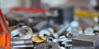 Czy do żelazka można wlać wodę mineralną?