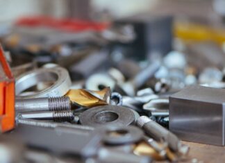 Czy do żelazka można wlać wodę mineralną? Czy do żelazka można wlać wodę mineralną?