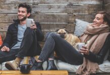 Dlaczego pies skomli i piszczy?