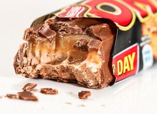 Czy można dać opłatek na tort dzień wcześniej?