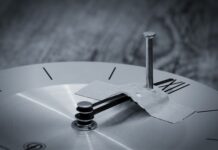 Czym przykleić termometr do szyby?