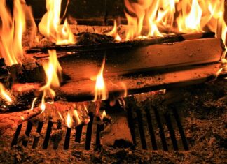 Z czego zrobić palenisko do wędzarni?