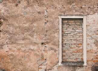 Ile musi chłodzić się tort przed tynkowaniem?